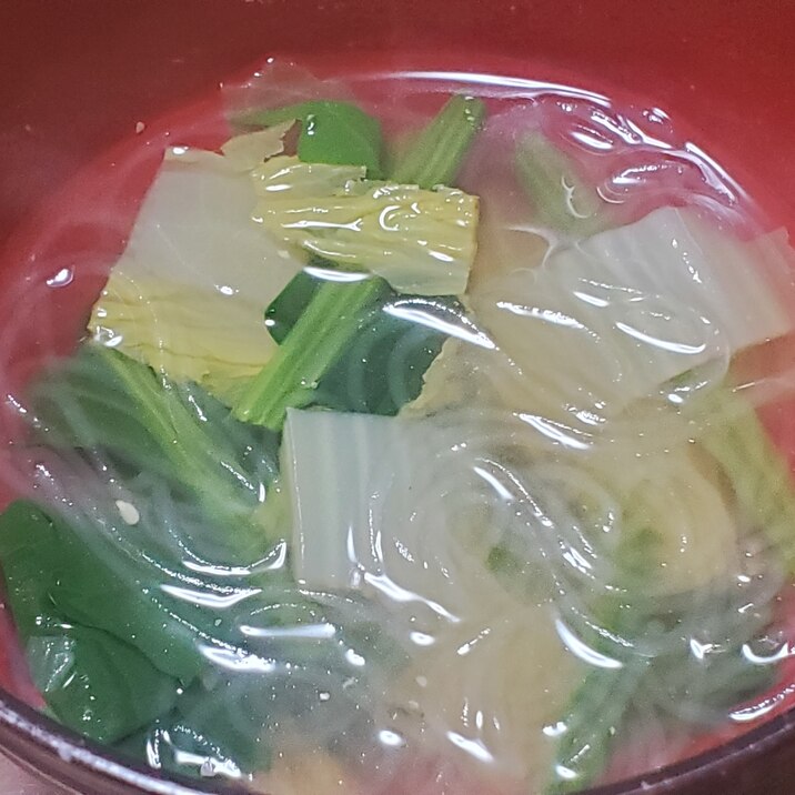 白菜とほうれん草の春雨スープ